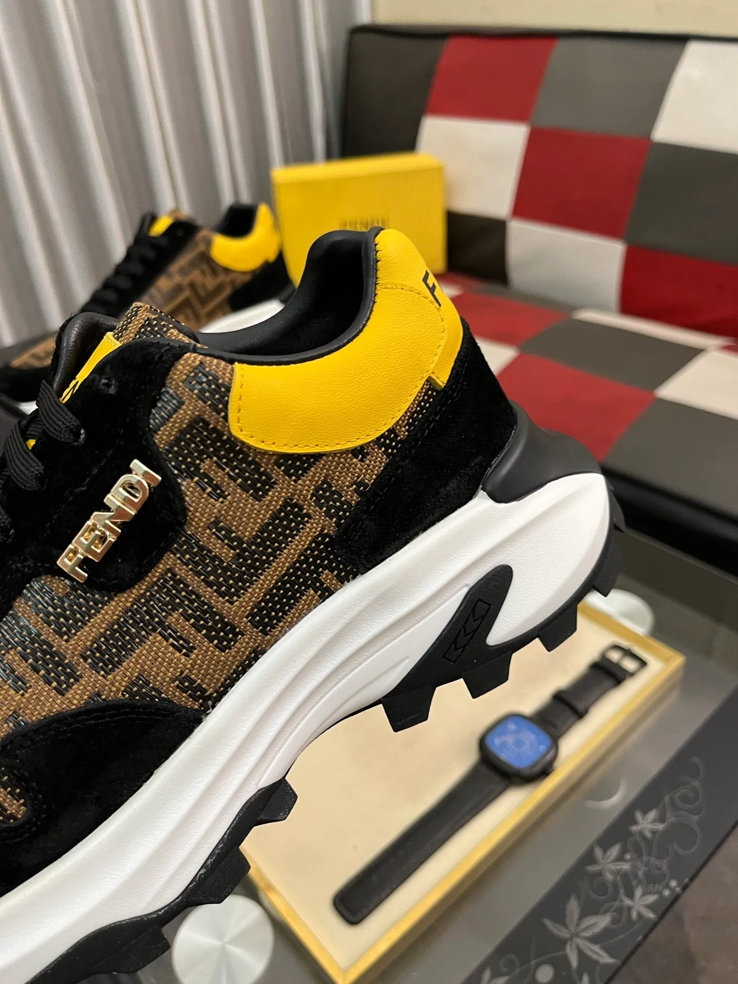 Men's Men's Shoes💰458⌚️⌚️[FENDI] Fendi's classic and comfortable men's, this complex sneaker is made of soft calfskin➕genuine leather lining➕original ultra-light rubber material with rough outsole. This unique light style is suitable for the casual and refined sensibility of this season. It is comfortable and natural on the feet. It is an everyday style for casual travel in autumn and winter! 38−443️⃣colors available